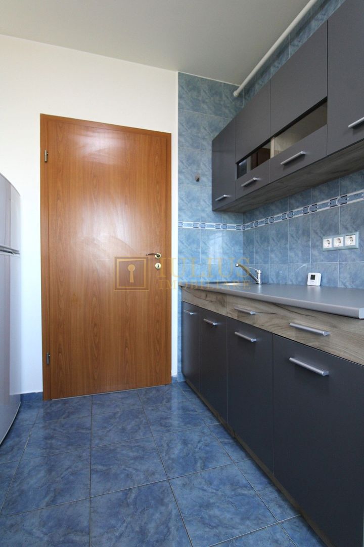 Aradului; decomandat, bucatarie inchisa. Parcare privata inclusa. - Poză 16