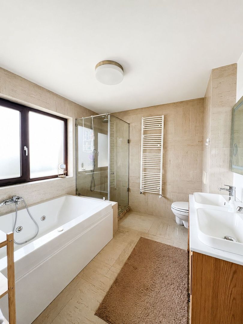 Vila cu 6 camere 4 bai, zona Spitalul Judetean, cu spa, garaj, beci - Poză 2