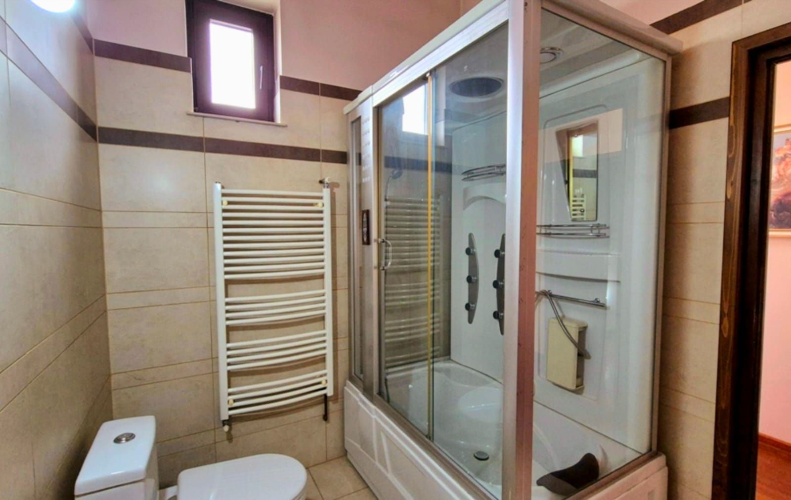 Cauți o casă mare sau spațiu pentru business? Aici le ai pe ambele! - Poză 12