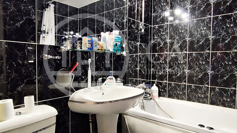 Apartament de vânzare cu 3 camere în zona Nufarul, Oradea - Poză 10