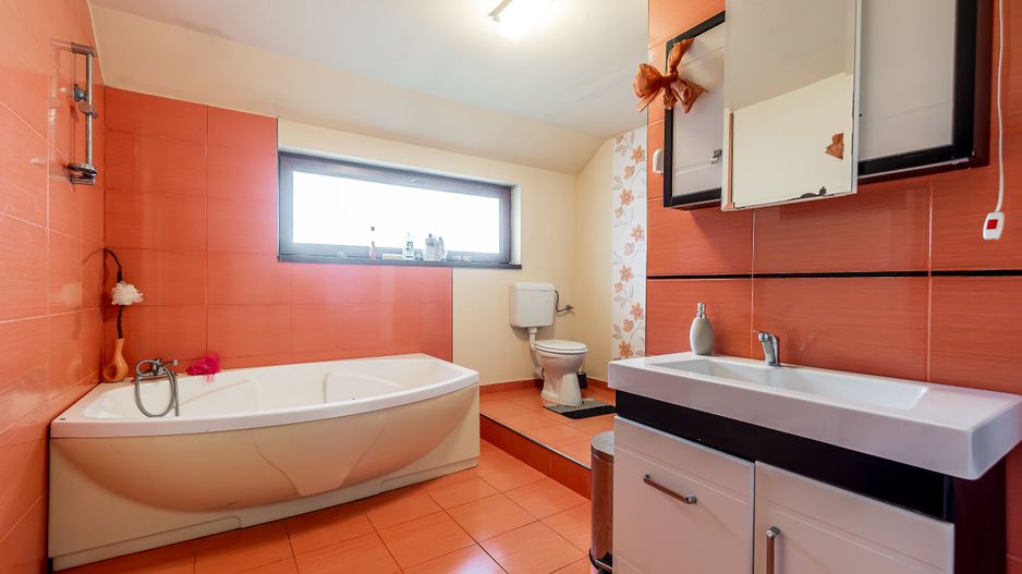 VILĂ MODERNĂ CU PISCINĂ, SAUNĂ- COMISION 0% – ARADUL NOU - Poză 9