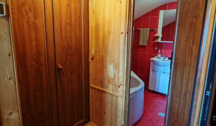 Casa / pensiune investitie sat Pestera, Moieciu, Bran - Poză 14