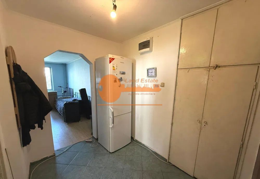 Apartament cu 3 camere in zona Crangasi - Poză 1