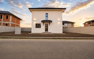 Vilă individuală în Tunari – 5 camere, curte privată - Poză 1