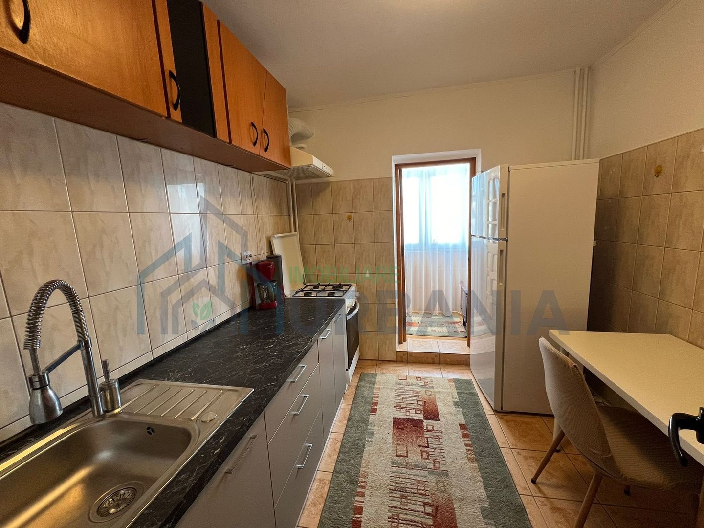 Apartament 2 camere decomandat, Nicolina, mobilat complet, etaj 3/4 - Poză 3