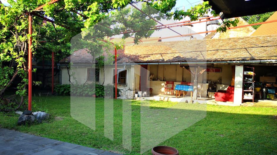 Casa de 150mp / cu spatiu comercial la parter / Sadu - Poză 4