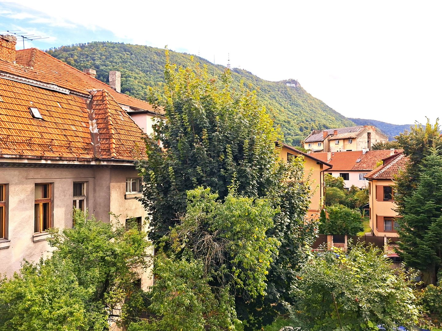 Apartament cu 2 camere, priveliște superbă spre Tâmpa, zonă centrală - Poză 2