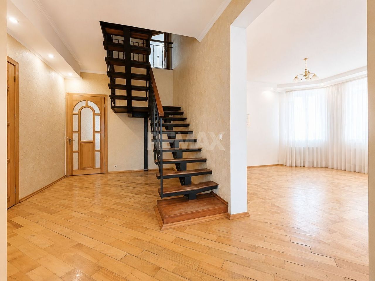 Cojușna - Casă 6 Dormitoare + Living | 259 m² | teren 10,81 ari | 249.000 € - Poză 8