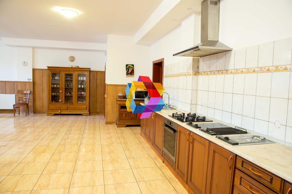 Conac cu piscina - 1810 mp - Poză 5