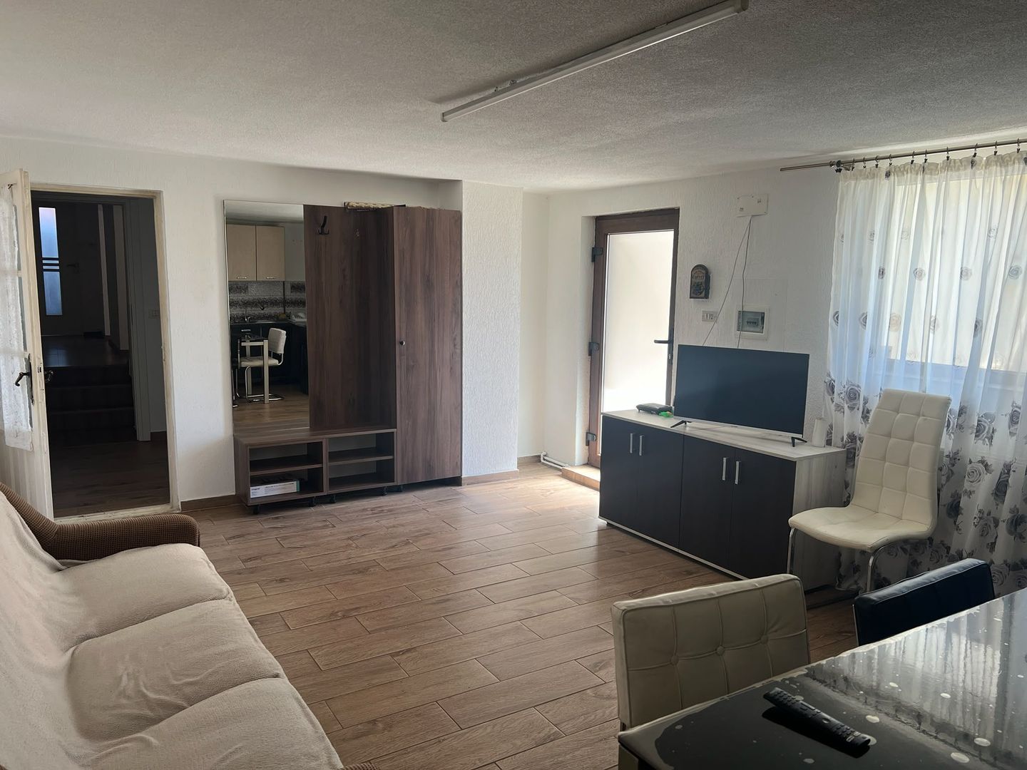 CASA DE INCHIRIAT - Poză 1
