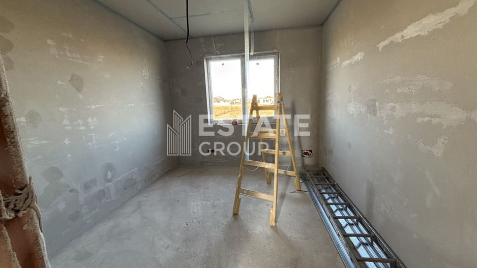 Casa individuala cu 4 camere in Mosnita Noua zona Castel - Poză 7