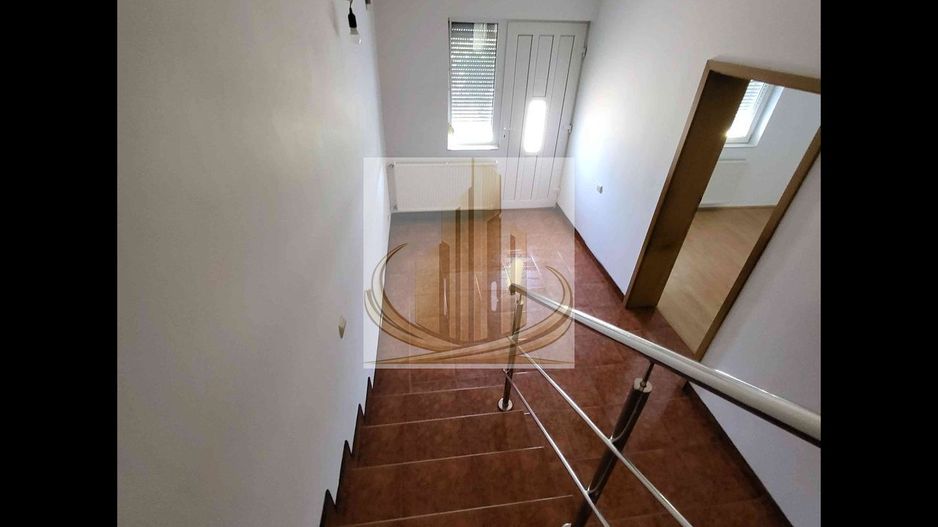 Casă spațioasă, versatilă – ideală pentru firmă sau locuință - Poză 7