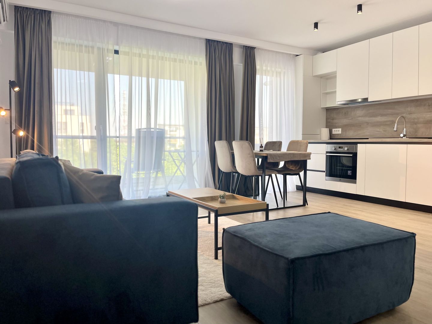 Apartament 3 camere, elegant, la prima închiriere, în zona Lipovei - Poză 2