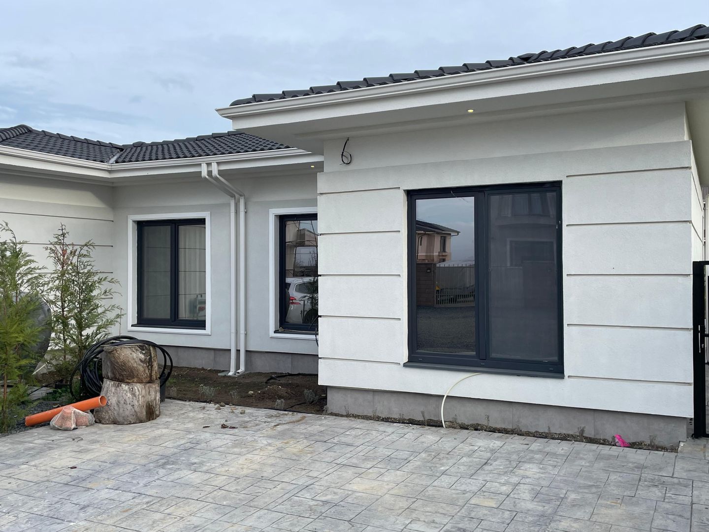 Duplex cu design deosebit - 3 camere - Poză 1