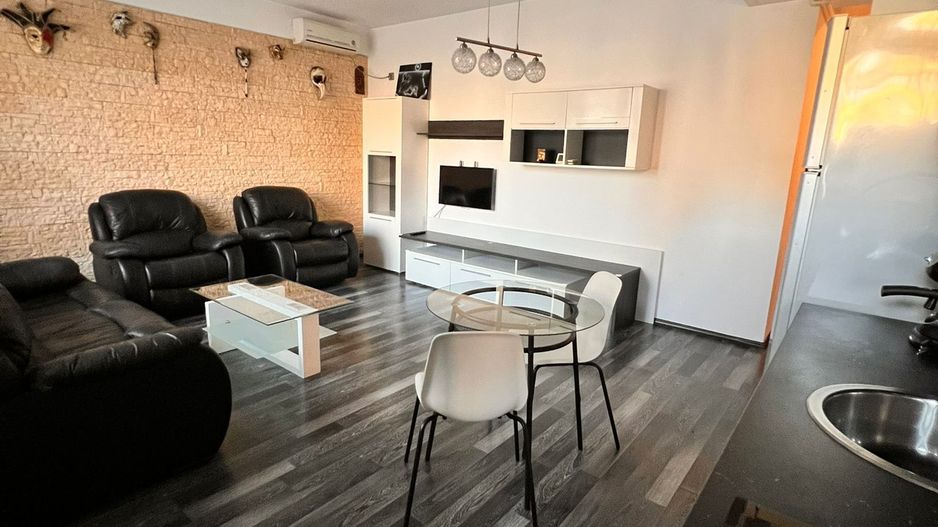 Apartament 2 camere Jiului | Cofetăria Cafina - Poză 1