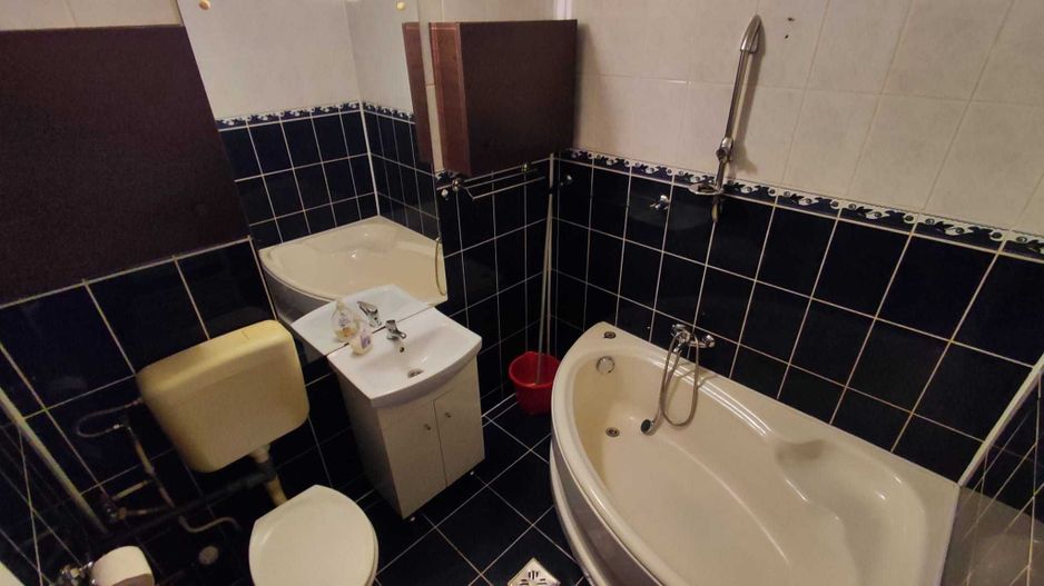 Inchiriez apartament 2 camere decomandate zona OMW/stadion Cetate - Poză 3