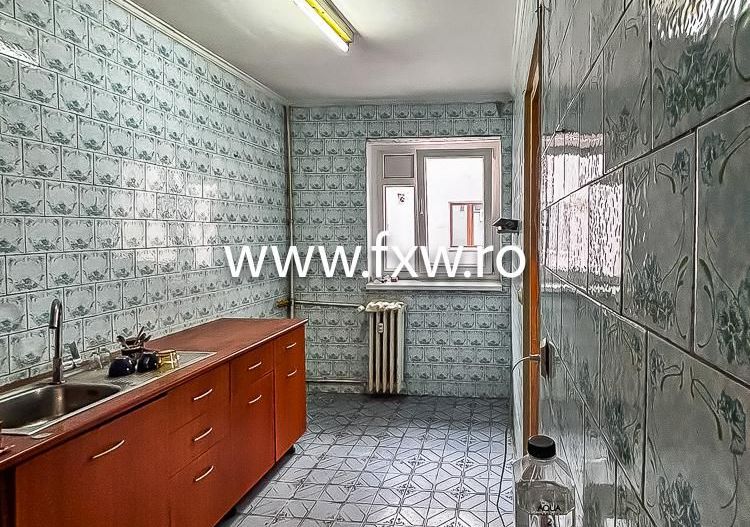 Apartament spațios de 3 camere, decomandat, langa metrou - Poză 4