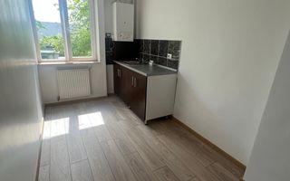 Spațiu birou 2 camere, ultracentral, renovat complet, luminos - Poză 2
