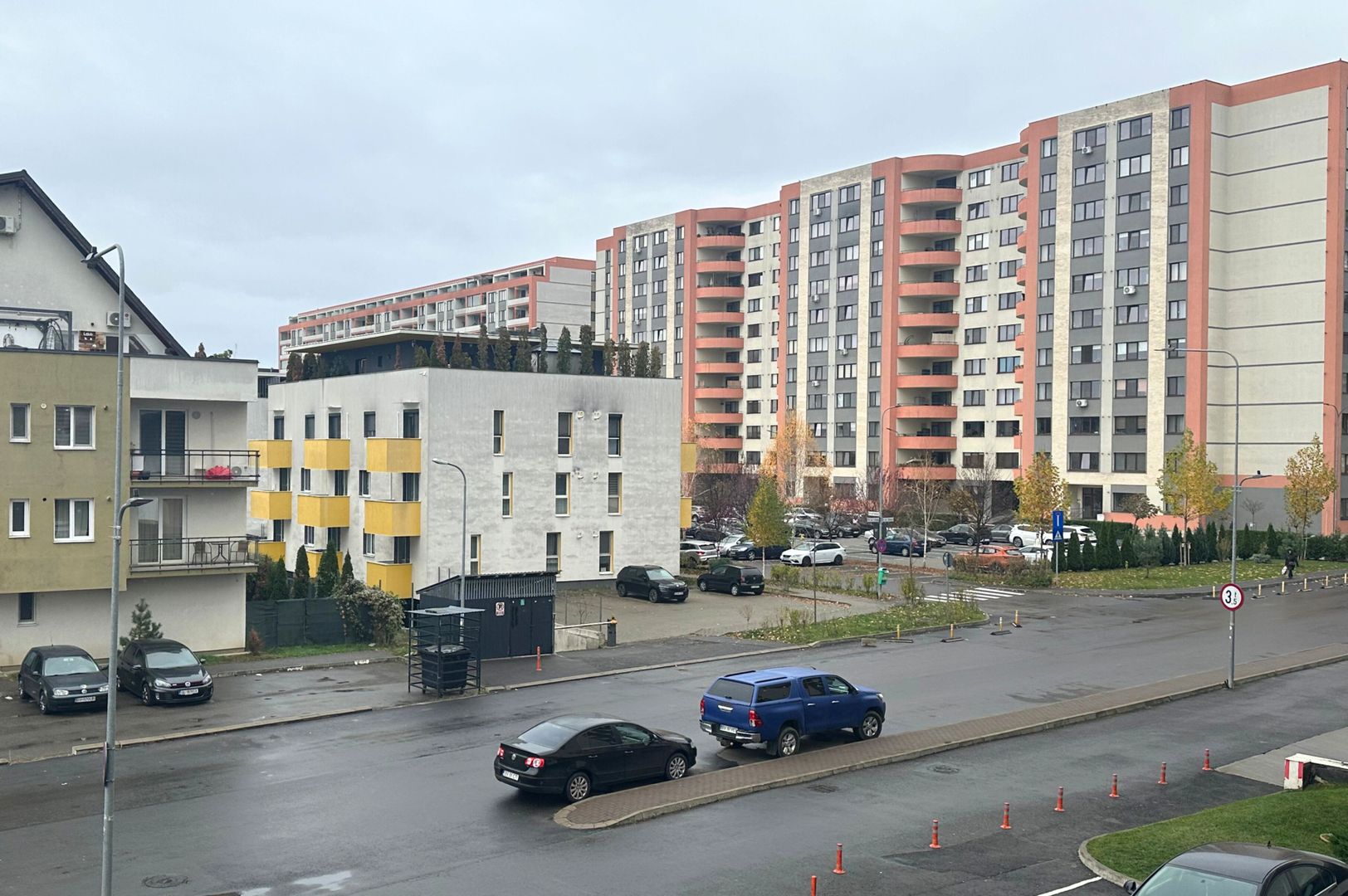 Vând apartament 3 camere 3 minute de Coresi complex ISARAN - Poză 5