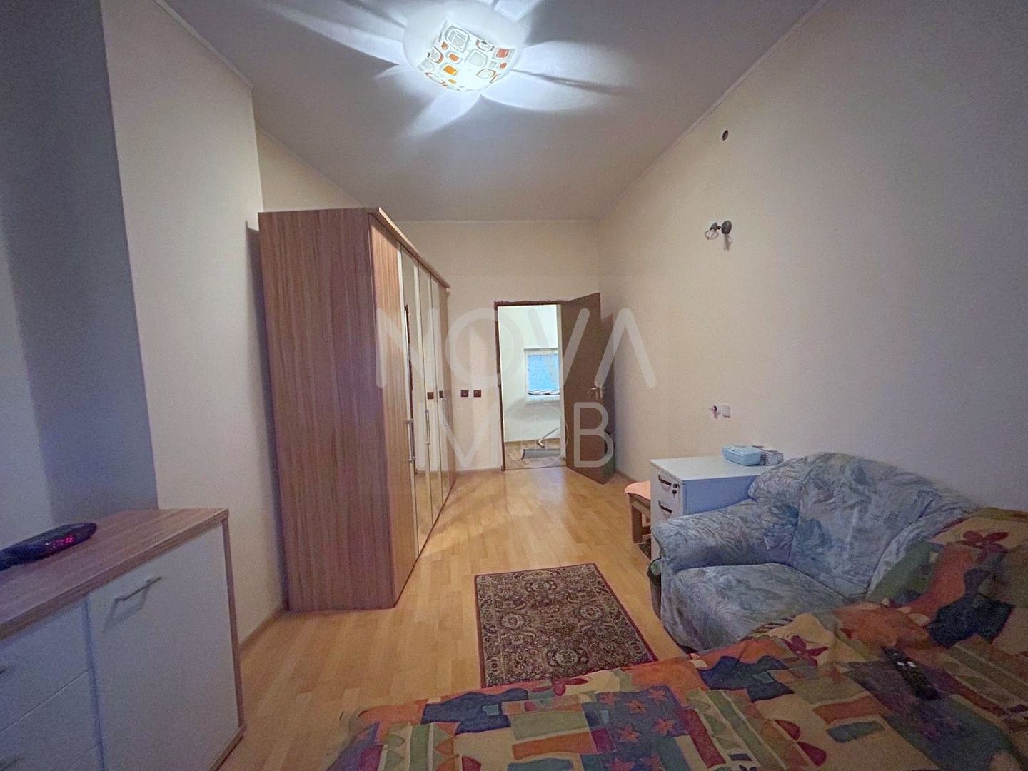 Casa de vanzare 200 mp cu spatiu comercial la parter, strada Lunga - Poză 12