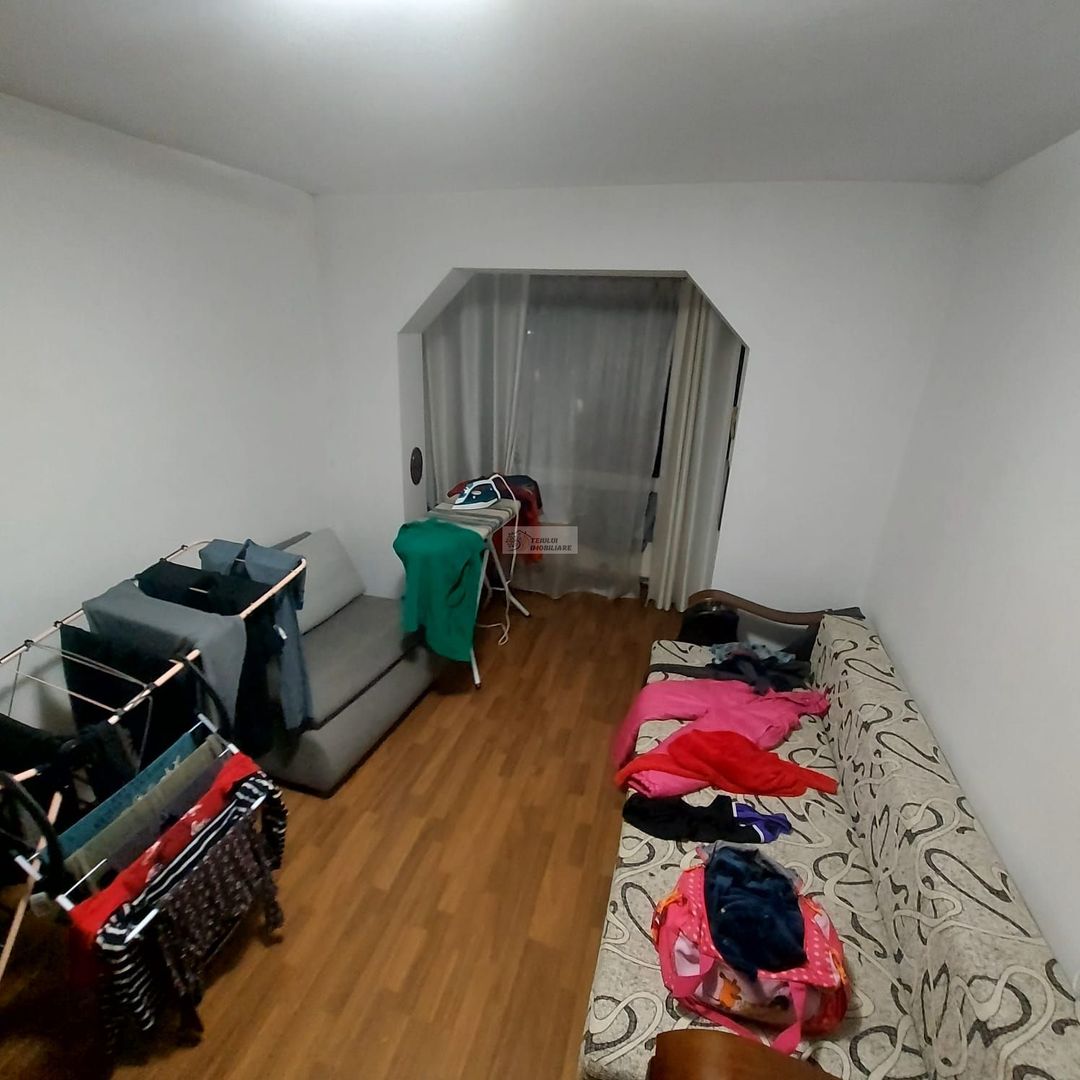De vanzare 4 camere/97 mp utili/Scoala 10/Focsani/et 3/4 - Poză 3