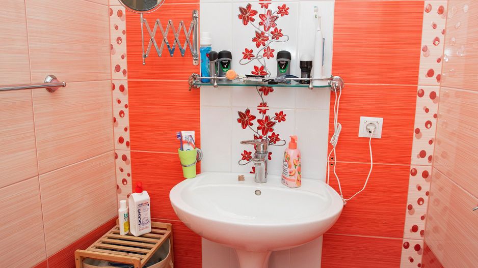 Vilă, singur în curte, central, Oradea 128 mp. 800  E/lună. Comision 0 - Poză 35