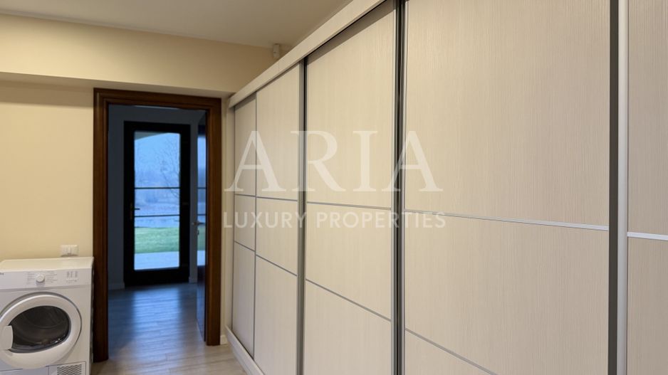 SNAGOV VILA | 36m DESCHIDERE LA LAC | PONTON 250mp | JACUZZI | SPA | BOWLING - Poză 23