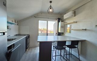 Locuință cochetă la mansardă, cu balcon și boxă de depozitare - Poză 3