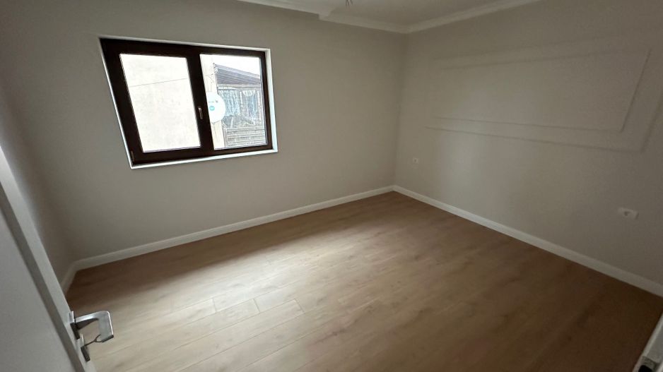 CASA TIP DUPLEX DESPARTIT PRIN GARAJ - Poză 34