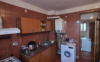 Casă / Vilă cu 8 camere de vânzare în Lapus, Craiova - Poză 10