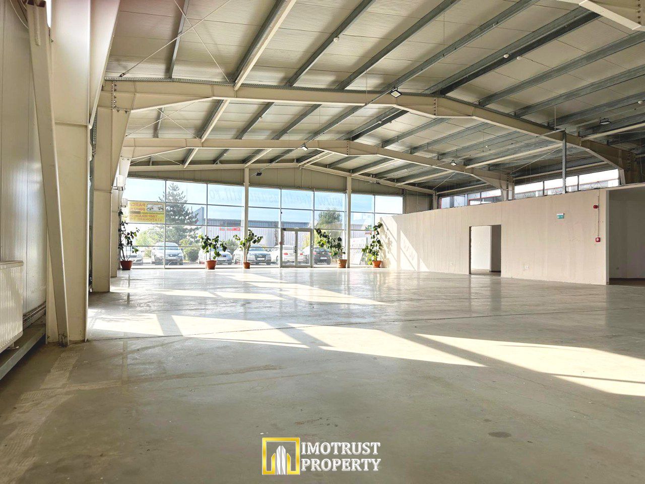 Hala mixta 800 mp de inchiriat – showroom, birouri, depozit – Arad - Poză 1