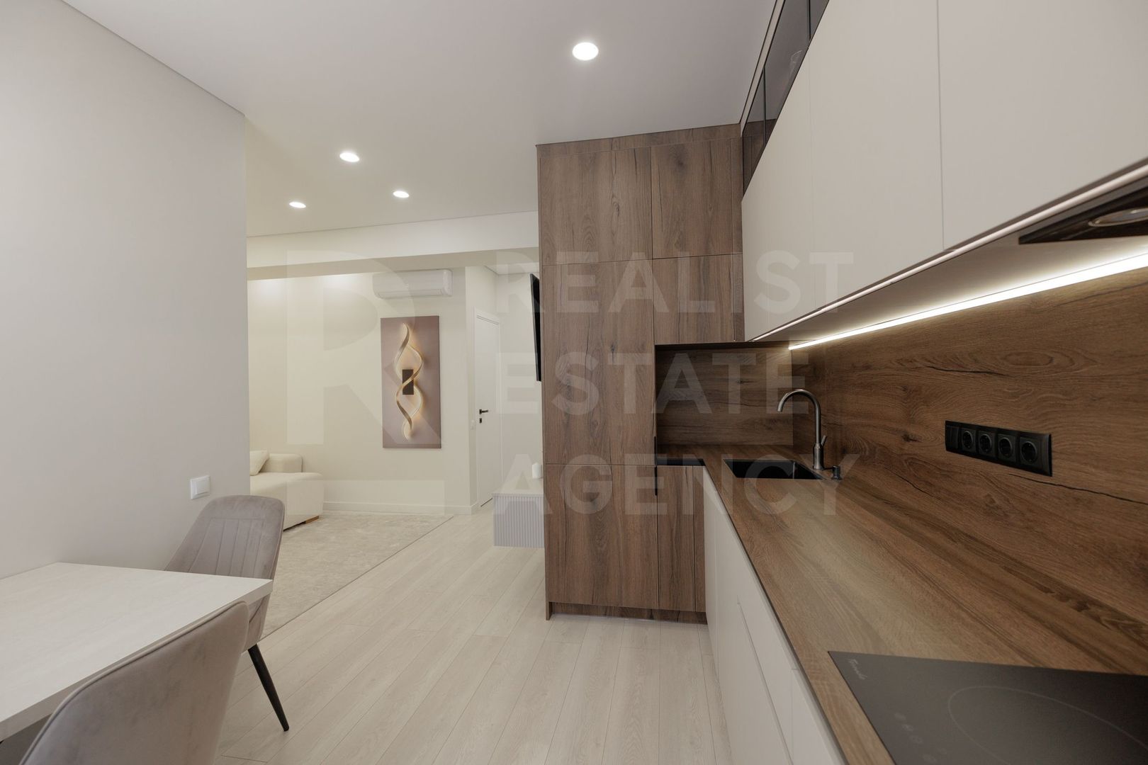 Vânzare, apartament, 3 camere, str. Calea Ieșilor, Sculeni - Poză 13