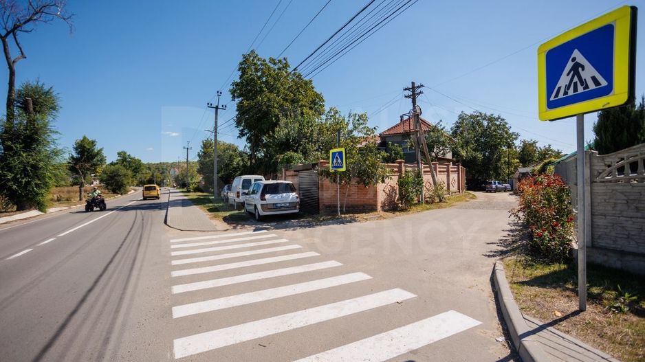 Vânzare, teren pentru construcții 16 ari, în centrul orașului Sîngera. - Poză 3