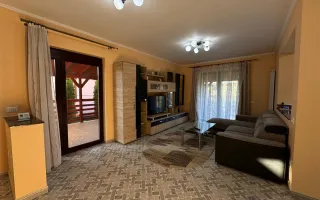 Rezidenta distincta, design arhitectural rafinat, priveliste minunata in Corunca - Poză 14