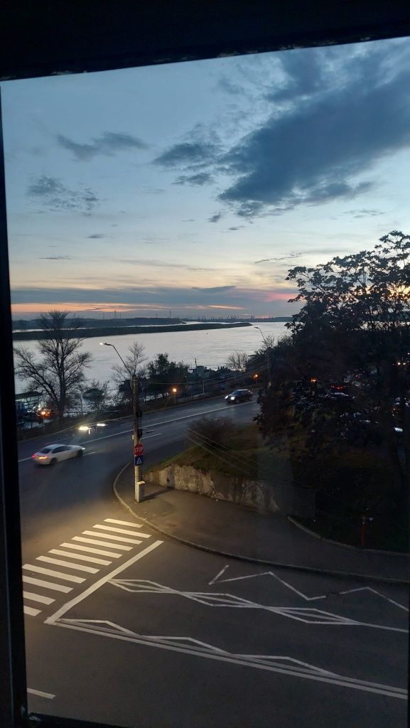 Închiriere apartament 3 camere – vedere superbă spre Dunăre, complet mobilat - Poză 1