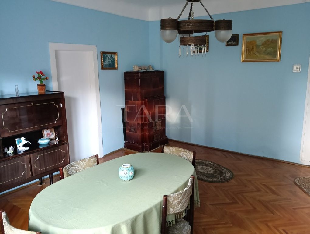 Apartament 3 camere ultracentral, curte si pod mansardabil. - Poză 1
