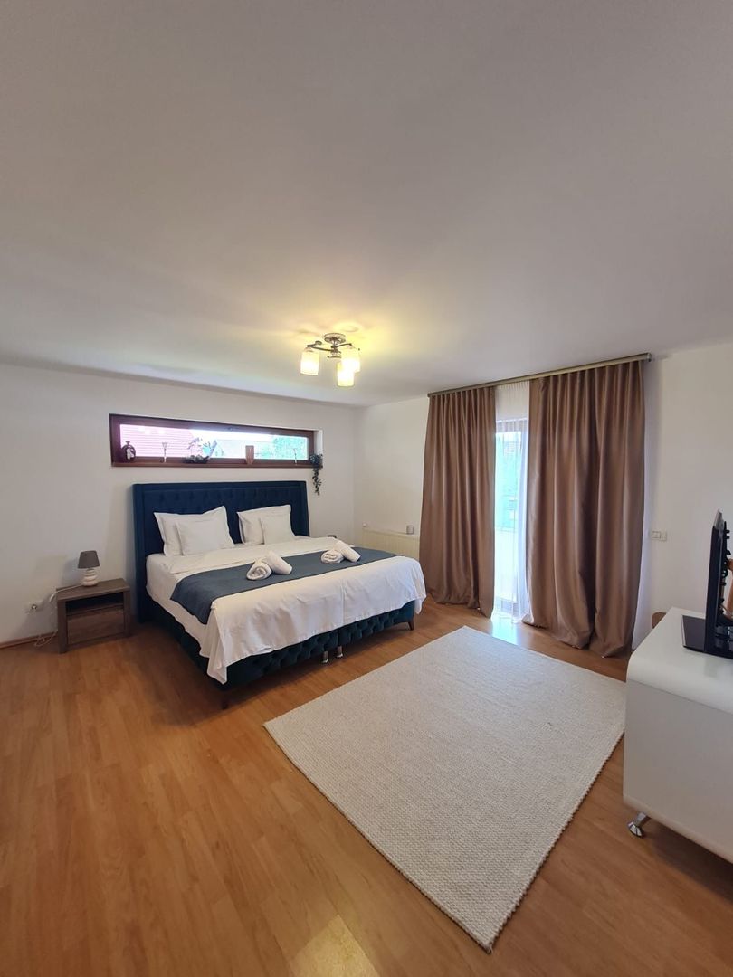 Vila spațioasă și recent renovată în Ghiroda! - Poză 63