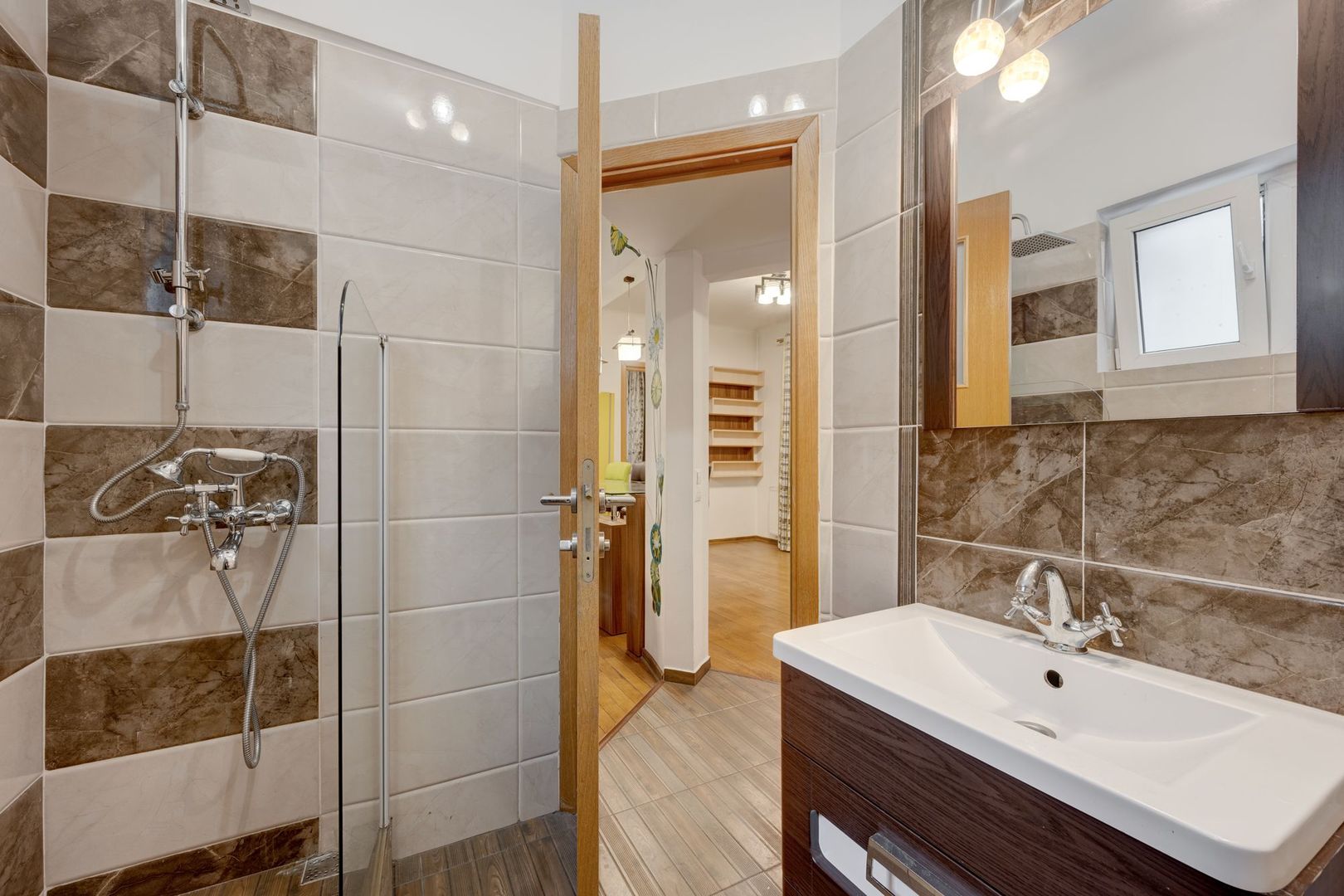 2 Apartamente  in Vila 5 Cam Metrou Basarab Gara de Nord - Poză 15