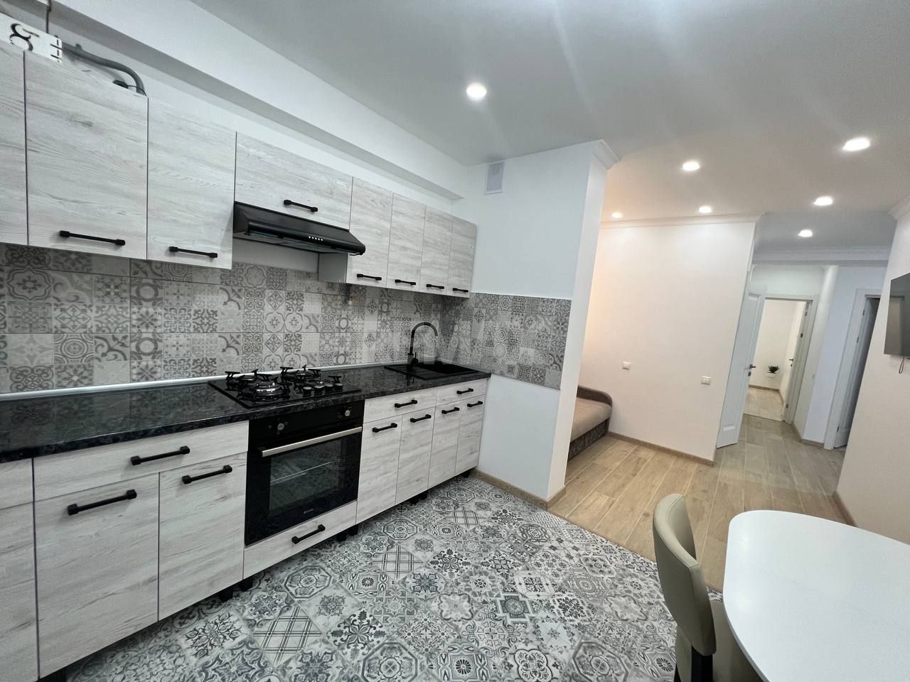 Apartament cu 3 camere de vânzare - Poză 2