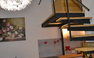Studiou langa medicina cu scara interioara - Poză 18