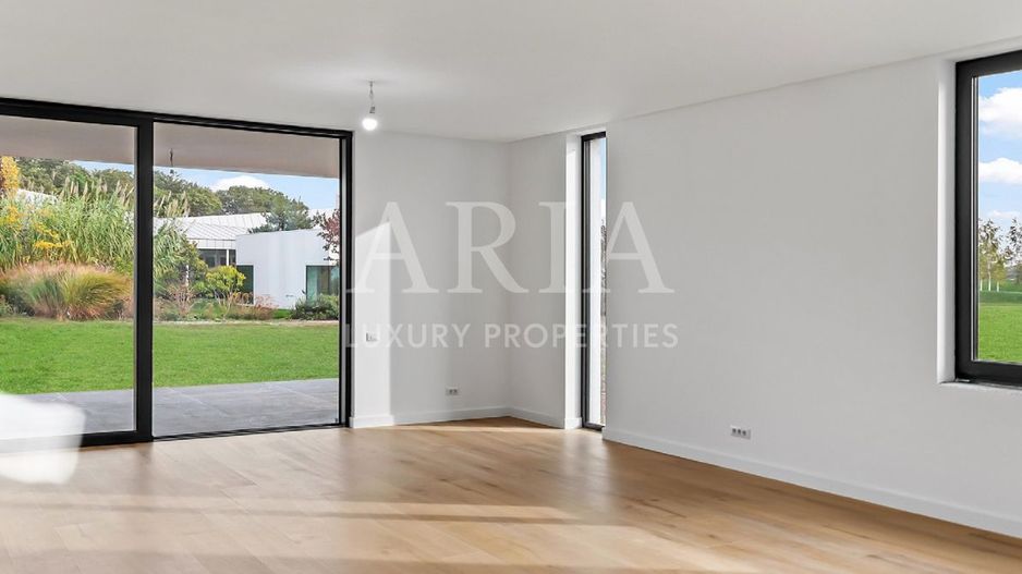 Dumbrava Vlasiei – Armonie între design, lumină și natură - Poză 3