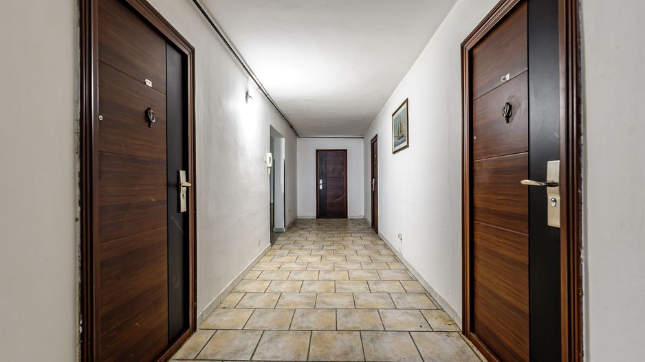 Imobil spațiu comercial și 11 apartamente - Poză 8