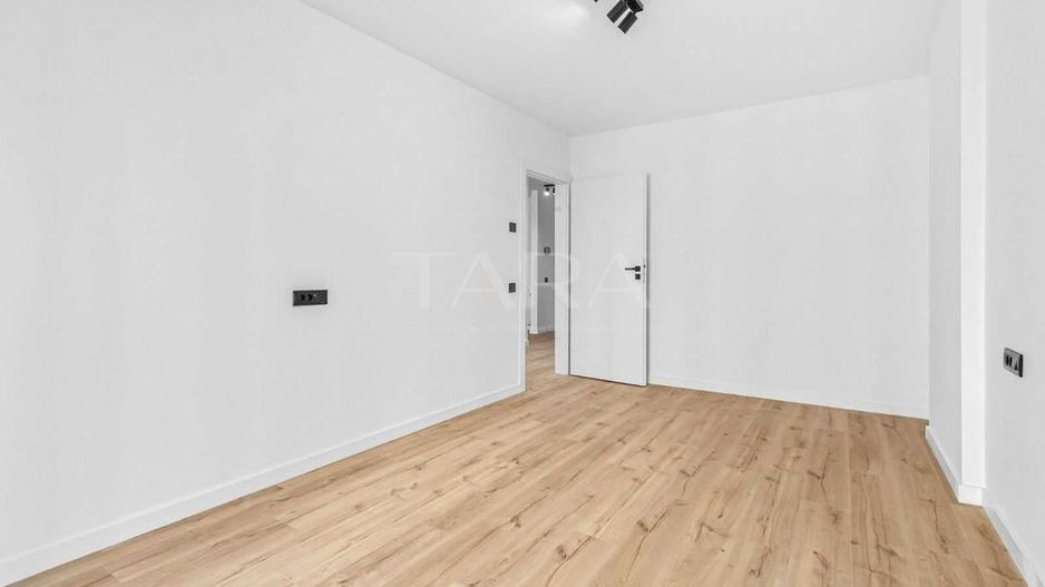 Apartament Modern cu 2 Camere și Terasă – Iris - Poză 1