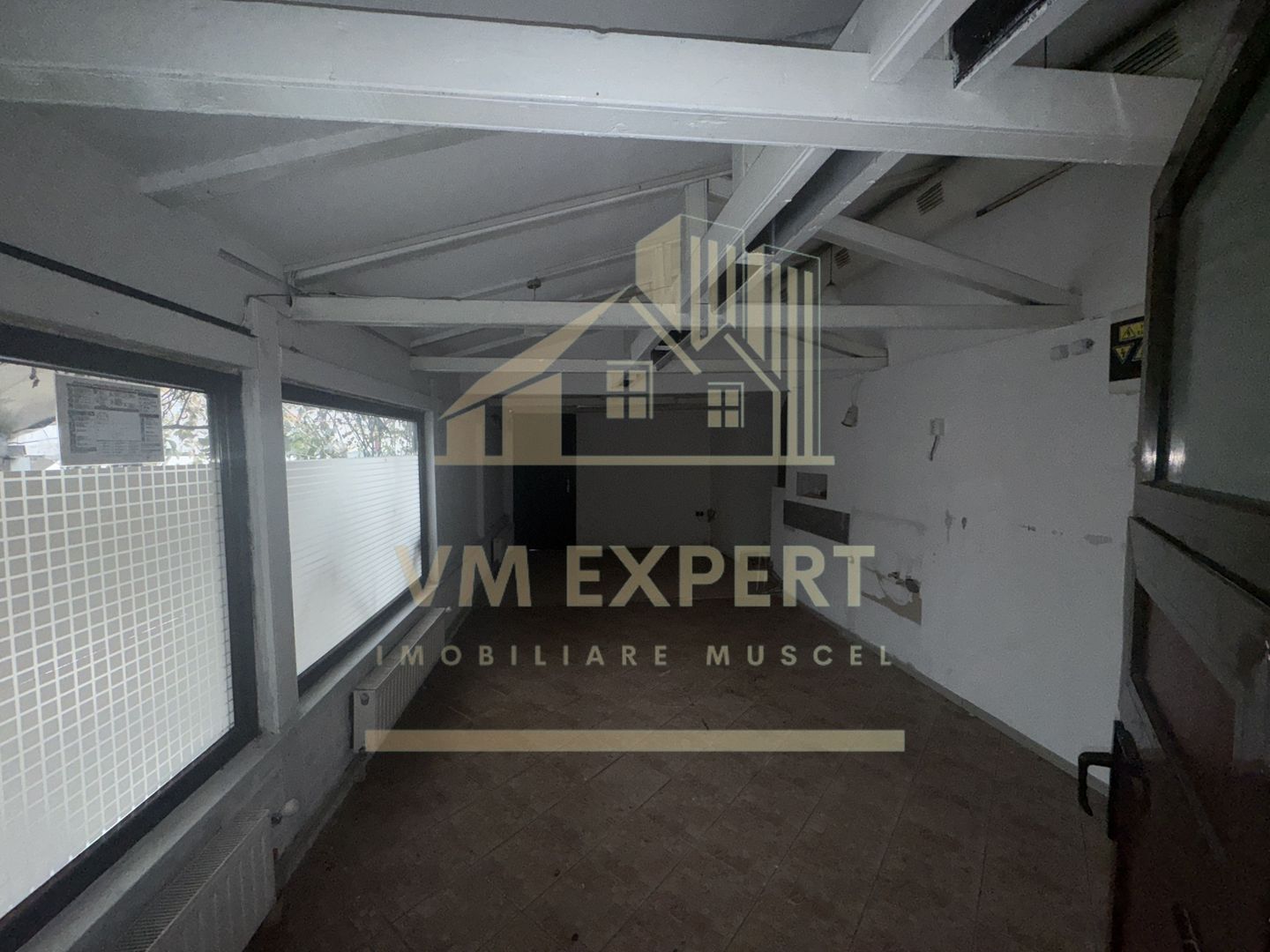 SPATIU COMERCIAL CAMPULUNG ZONA CENTRALA - Poză 6