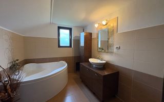 Casa cu 5 camere  I Curte 920 mp  I Tocile - Poză 10