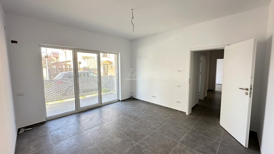 Decomandat. Loc de parcare. Spatiu depozitare pod. - Poză 1