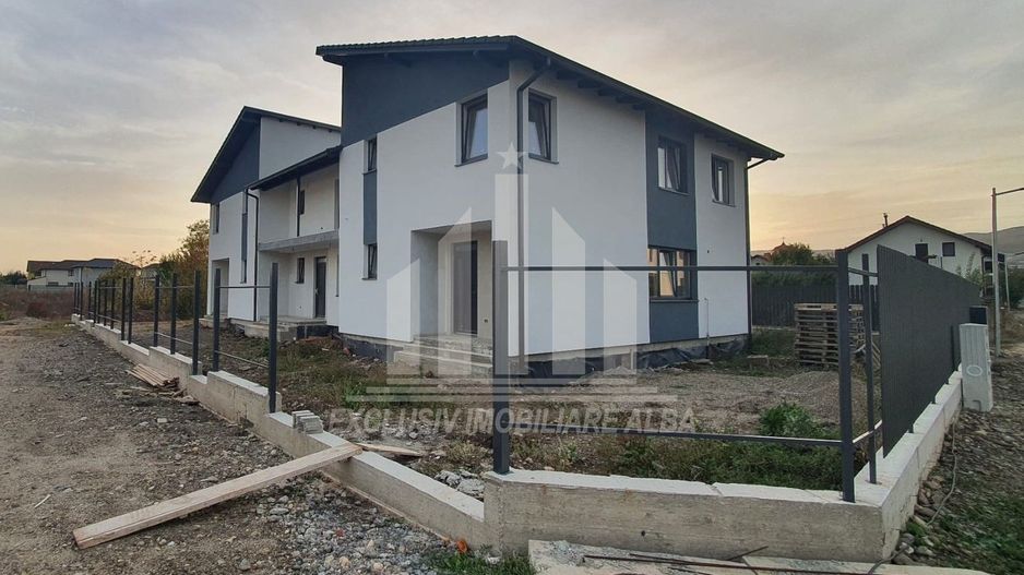 Casa insiruita de vanzare, Cetate - Poză 2