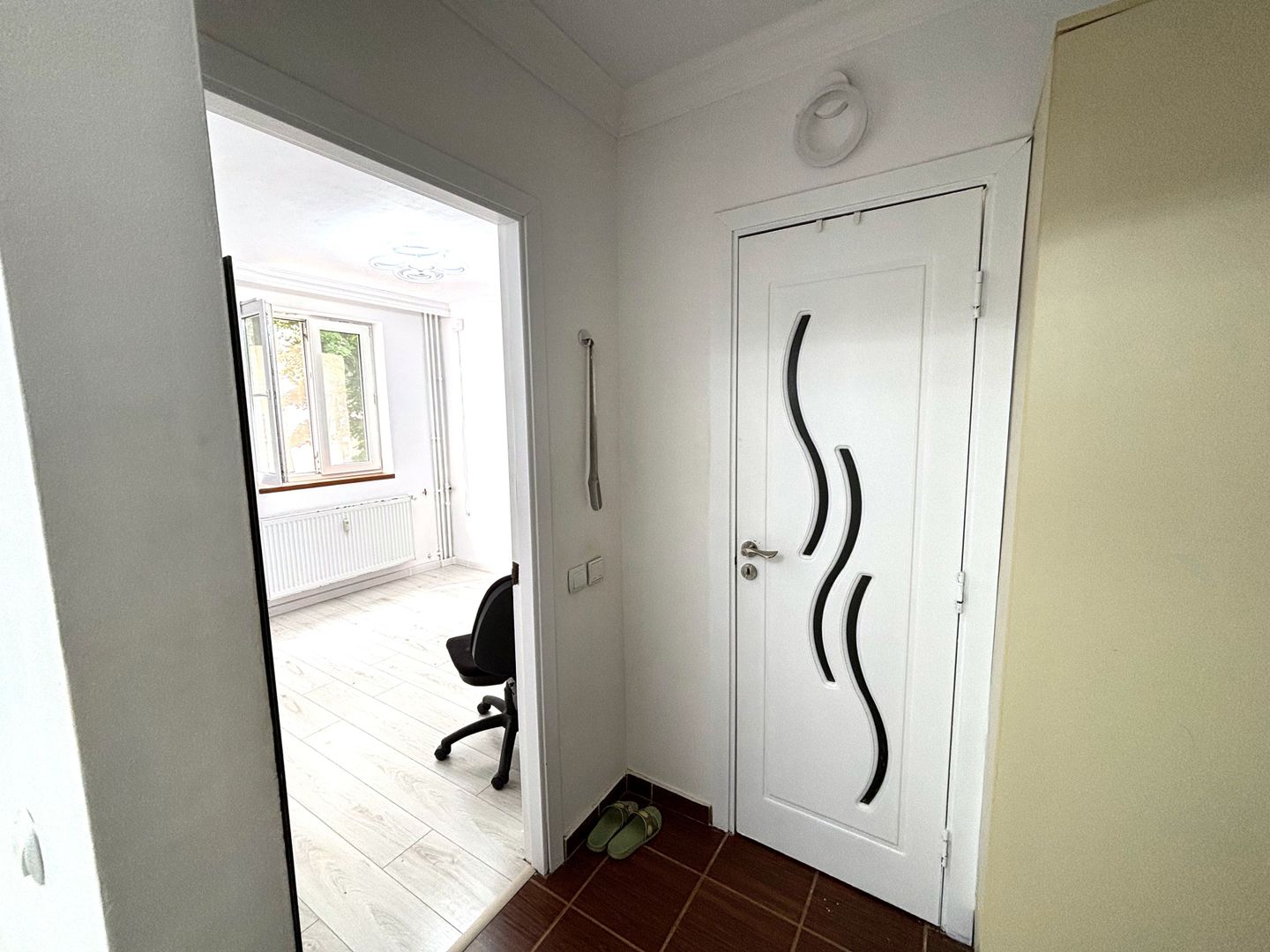 Apartament 3 camere Ozana – etaj 1, parcare inclusă, pet friendly, semi-mobilat - Poză 12
