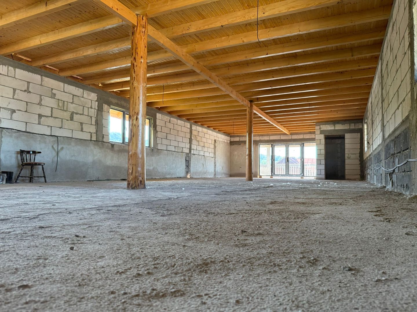 Vanzare casa cu 4 camere+anexe într-o zonă de poveste – Bezdead - Poză 2