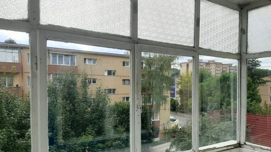 Apartament 2 camere 89000 EUR etaj intermediar foarte aproape de piata Astra - Poză 4